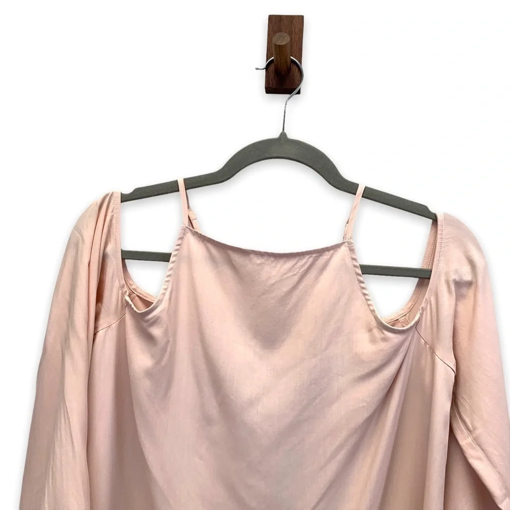 Revolve Dress Womens Extra Small Powder Pink Romantic Feminine Cold Shoulder Y2K - Picture 3 of 12